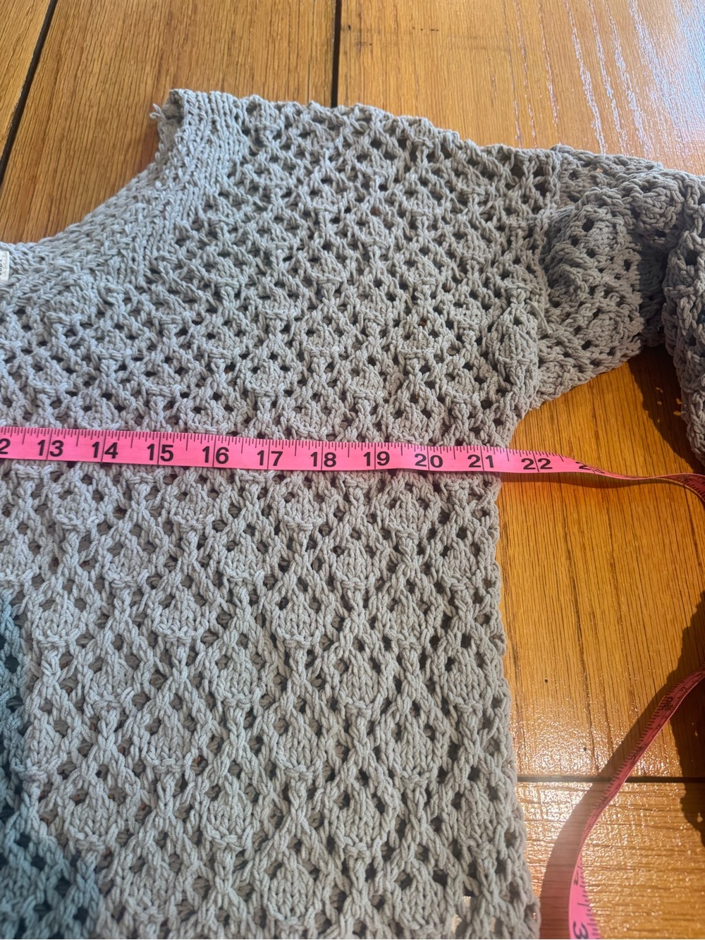 Open-Knit V-Neck Sweater in tan size m Artelier Nicole Miller - Picture 4 of 8